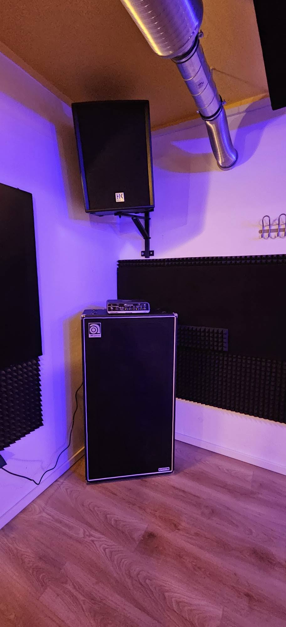 Ampeg-Bassanlage und HK-PA-Lautsprecher