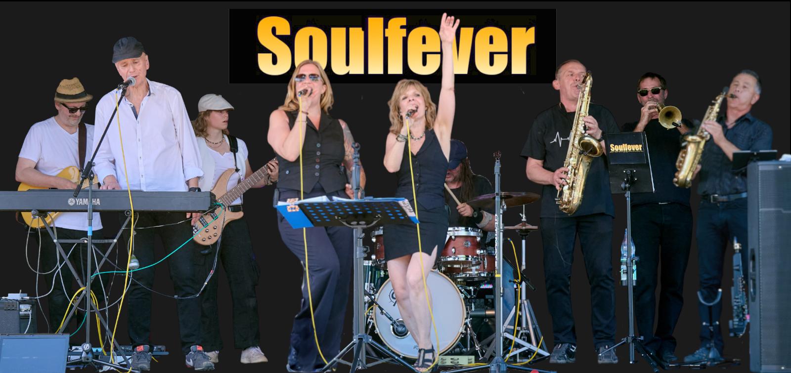 Soulfever – die neun Bandmitglieder gemeinsam auf der Bühne