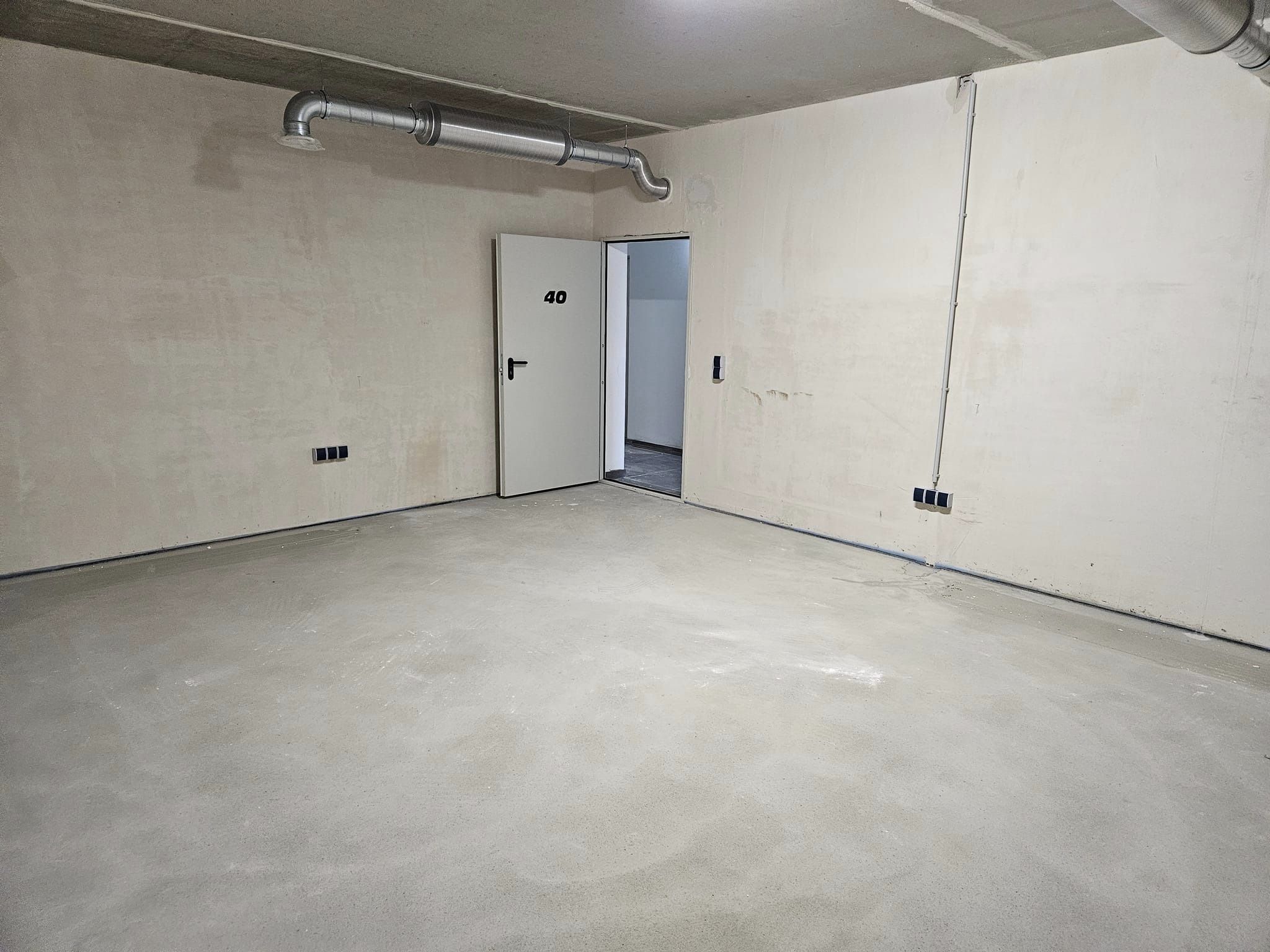 Leerer Basic XL Proberaum mit 30 Quadratmetern im Musikerzentrum Rodgau