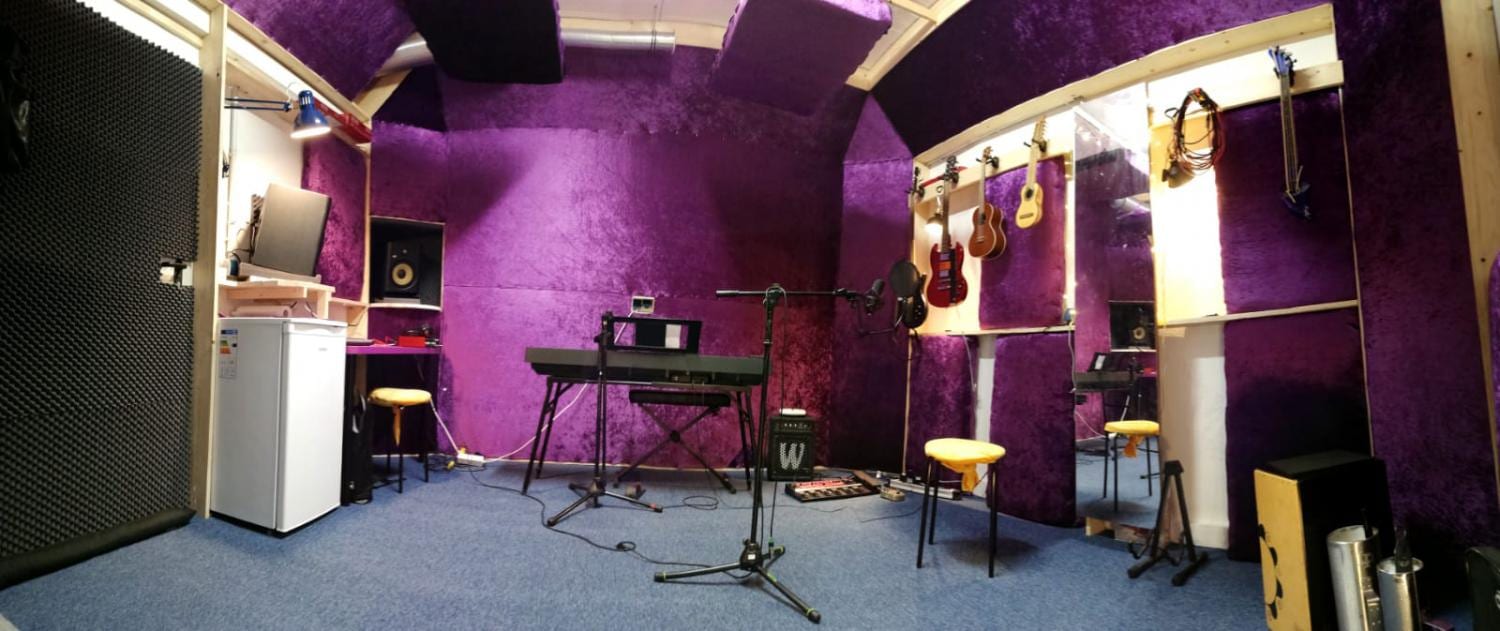 Historische Aufnahme eines Raum- oder Bühnenbereichs 15 im Musikerzentrum Rodgau
