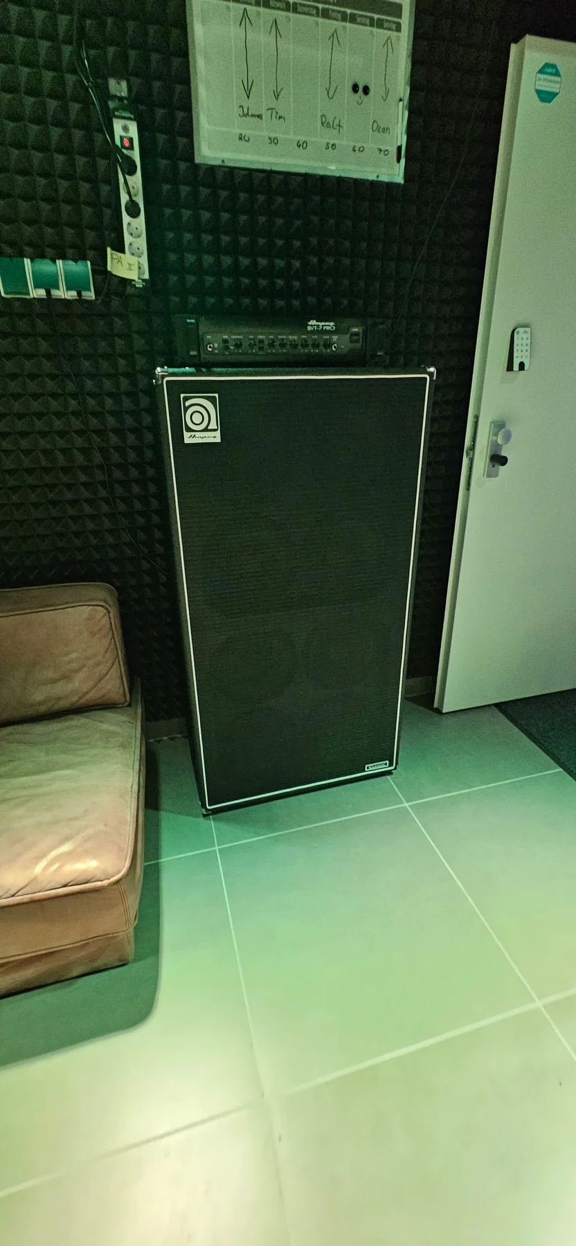 Ampeg SVT-7 Pro mit großer Bassbox