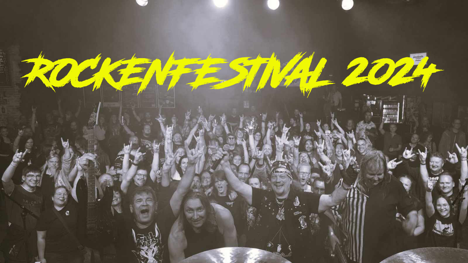 Wallop mit dem Publikum nach dem Auftritt beim Rockenfestival 2024